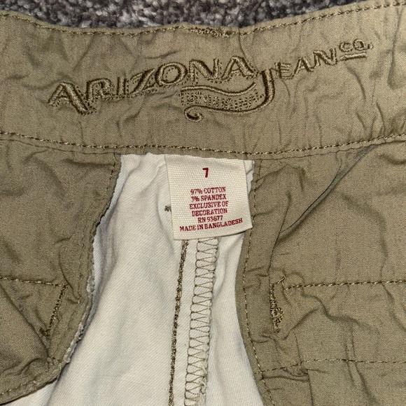 ARIZONA HEAN CO Olive Camo Women's Cargo Shorts Size 7 - Picture 6 of 6